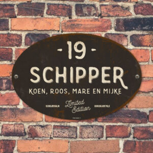 Naambord-Schipper-vintage-koenmeloen-voordeur-antraciet-wit-muur