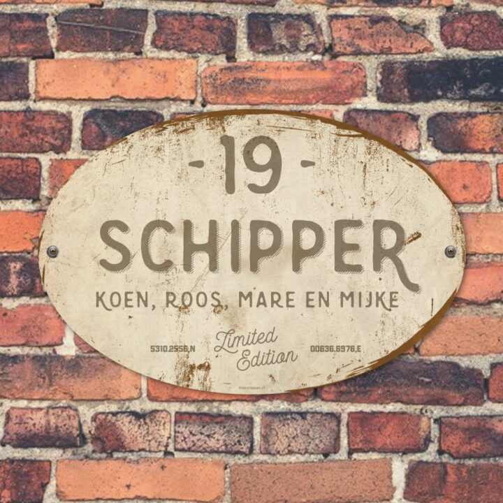 Naambord-Schipper-vintage-koenmeloen-voordeur-grijs-wit-muur