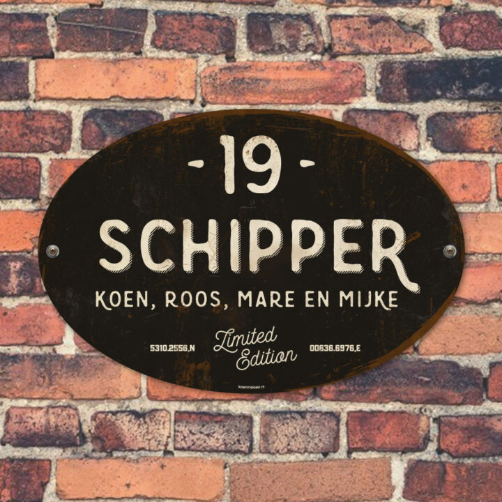 Naambord-Schipper-vintage-koenmeloen-voordeur-zwart-wit-muur