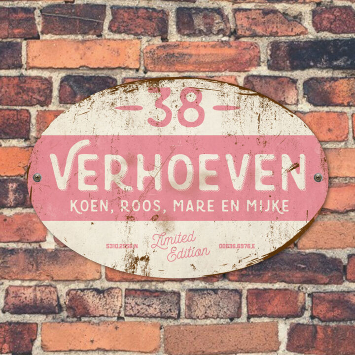 Naambord-Verhoeven-vintage-koenmeloen-voordeur-roze-wit
