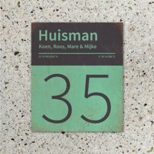 Naambord-Huisman-22-vlakken-nummer-onder-Koenmeloen--zwart-mint-muur